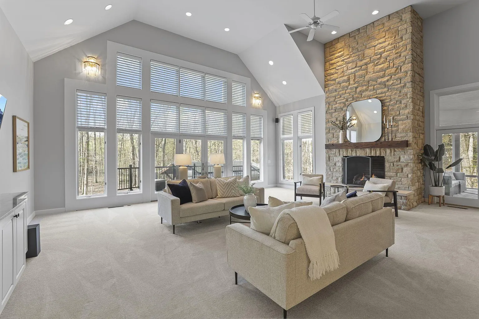 660 Woods Hollow Ln photo 1