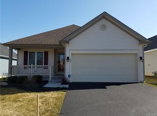 25 Blossom Wood Ln, Buffalo, NY 14227