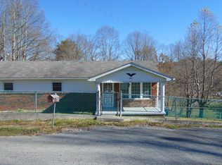 302 Halstead St, Oak Hill, WV 25901