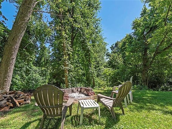 5th image of 285 Coralwood Dr