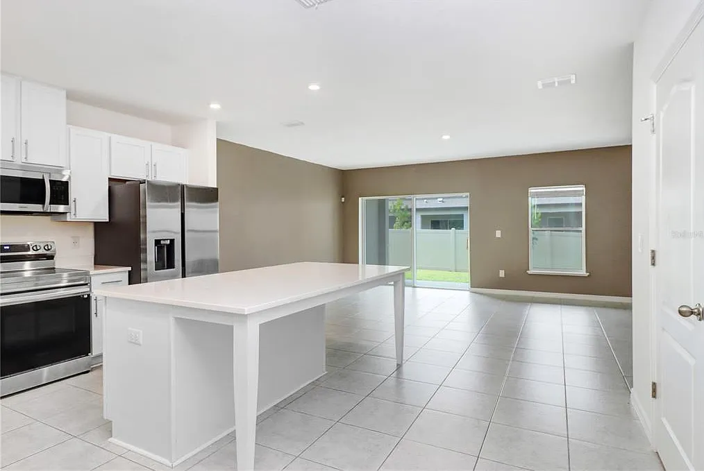 3 bed, 2.5 bath, 1681 sqft, $2,000 — Photo 4