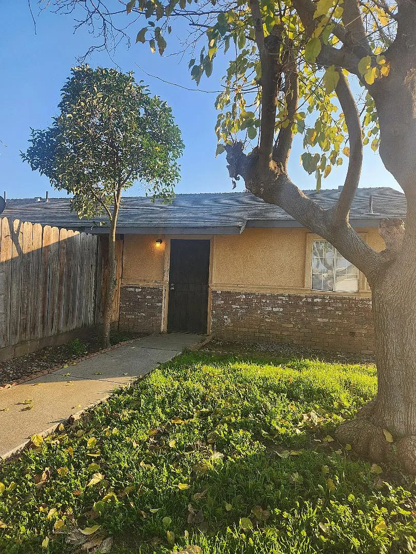 1734 Adanac Ct photo 1