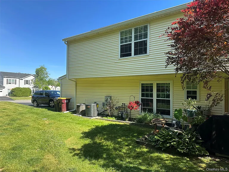 121 Villagegreen Ct — Photo 26
