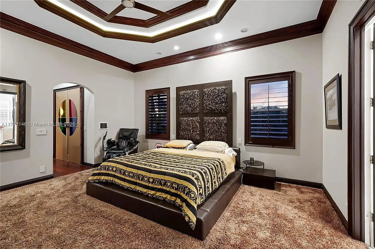 6 bed, 4.5 bath, 4580 sqft, $15,000 — Photo 3