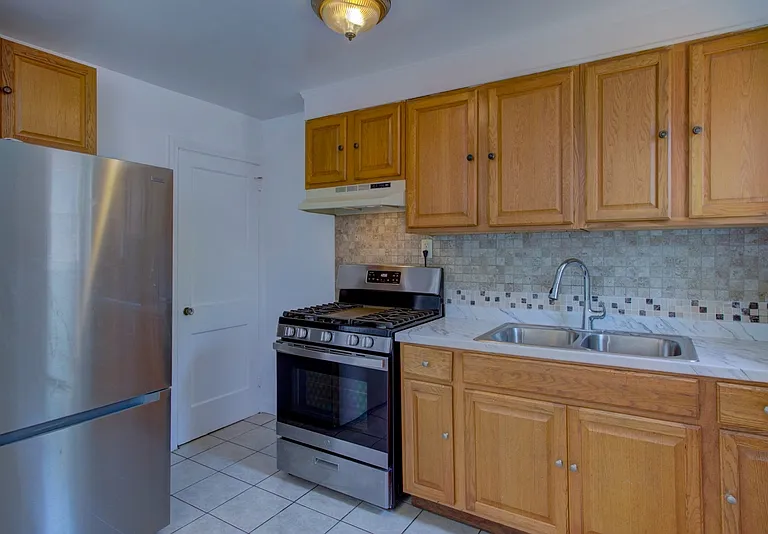 730 E Madison St — Photo 9