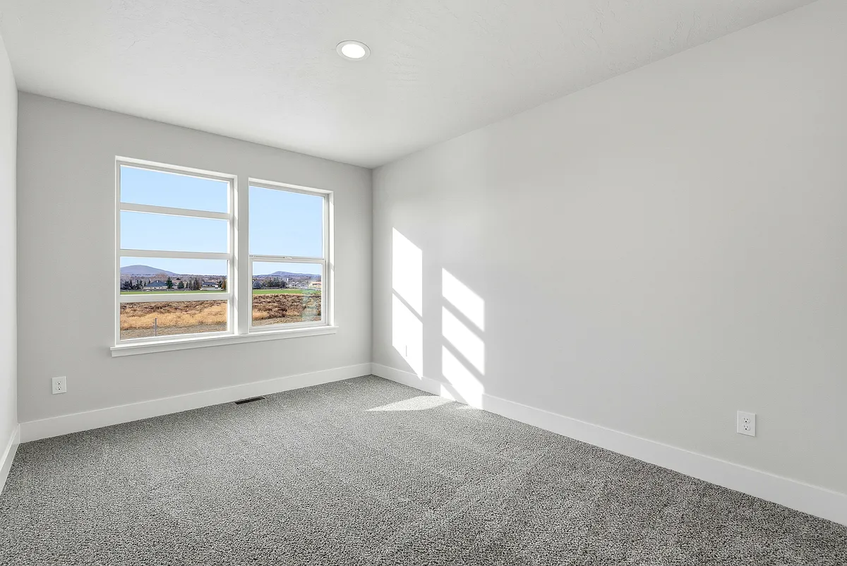 Building Photo - UNIT 114-42 4609th Rd