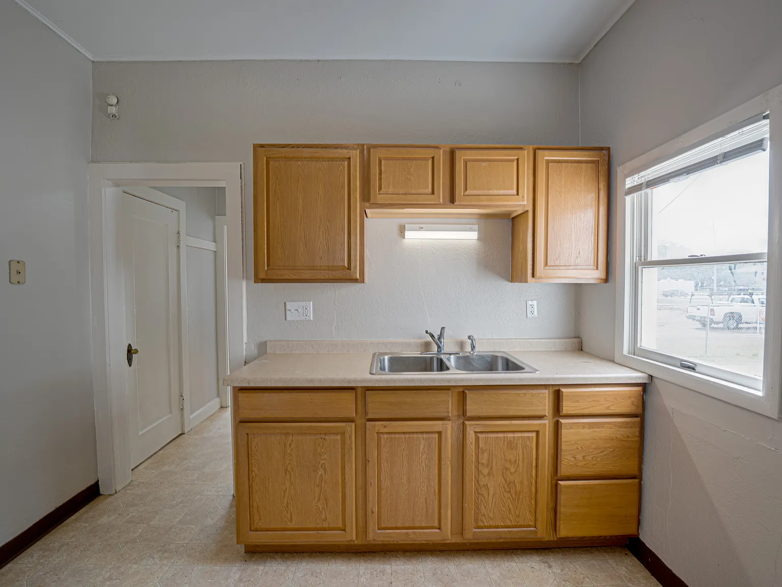 1 bed, 650 sqft, $1,200 — Photo 2