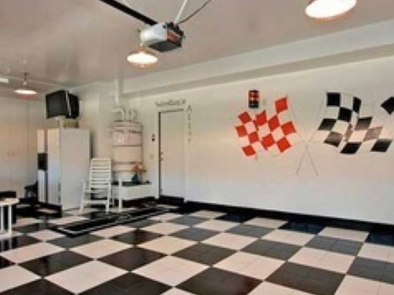 3 Car Garage 