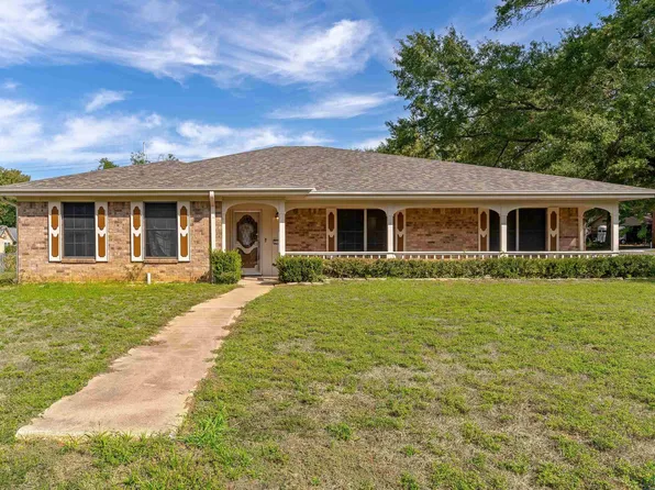211 Virgie St, Longview, TX 75605