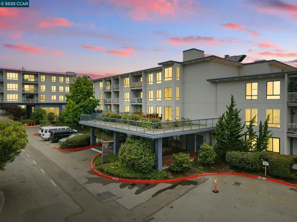9 Commodore Dr #A208, Emeryville, CA 94608
