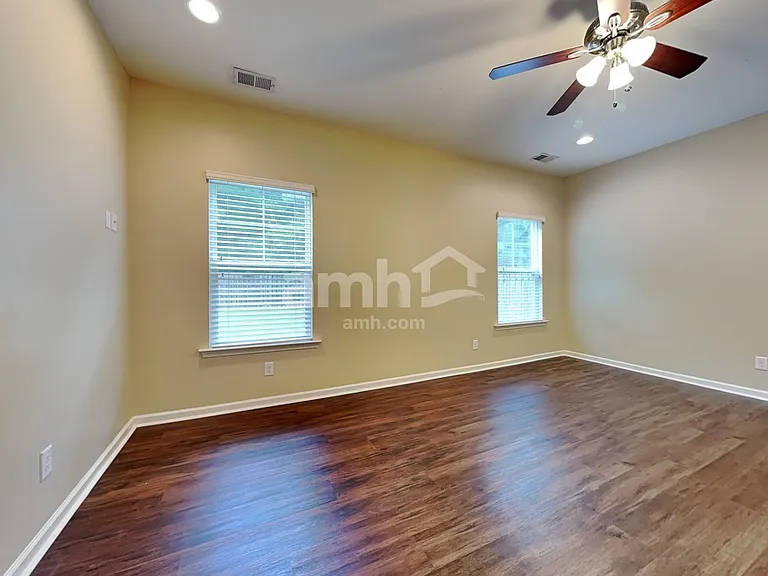 498 Stonebridge Cir — Photo 10