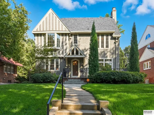 107 S 54th St, Omaha, NE 68132