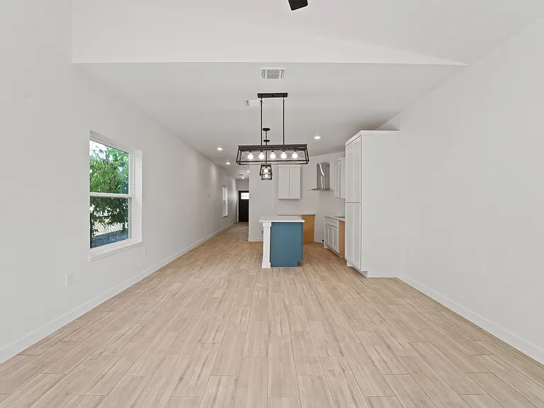 214 Cooper St — Photo 11