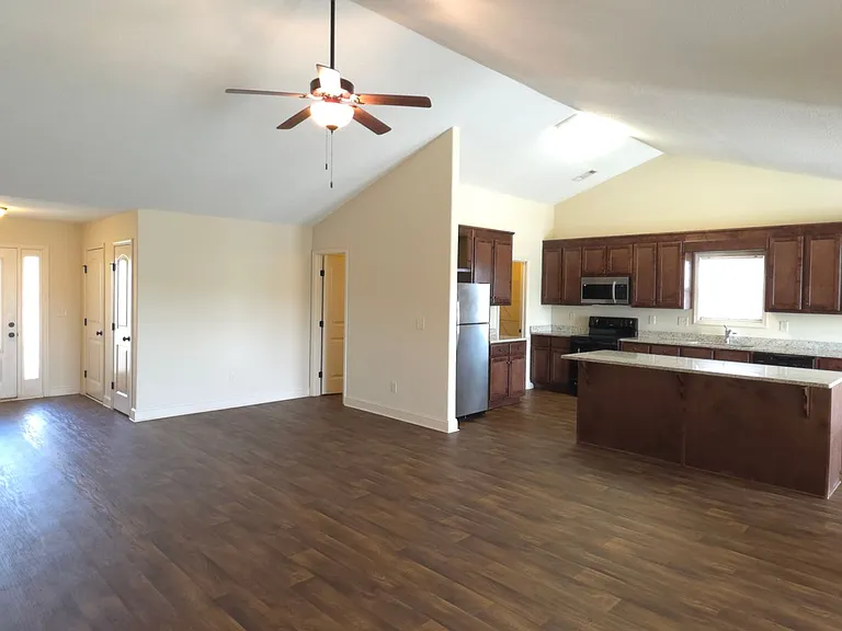 2125 Savannah Dr — Photo 5