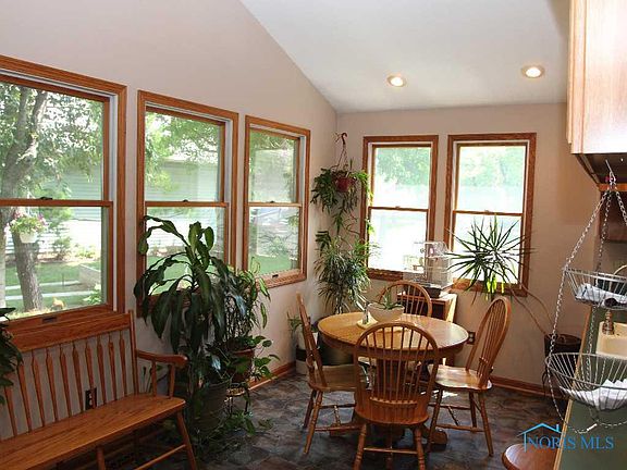 4th image of 10264 Bridgewood St
