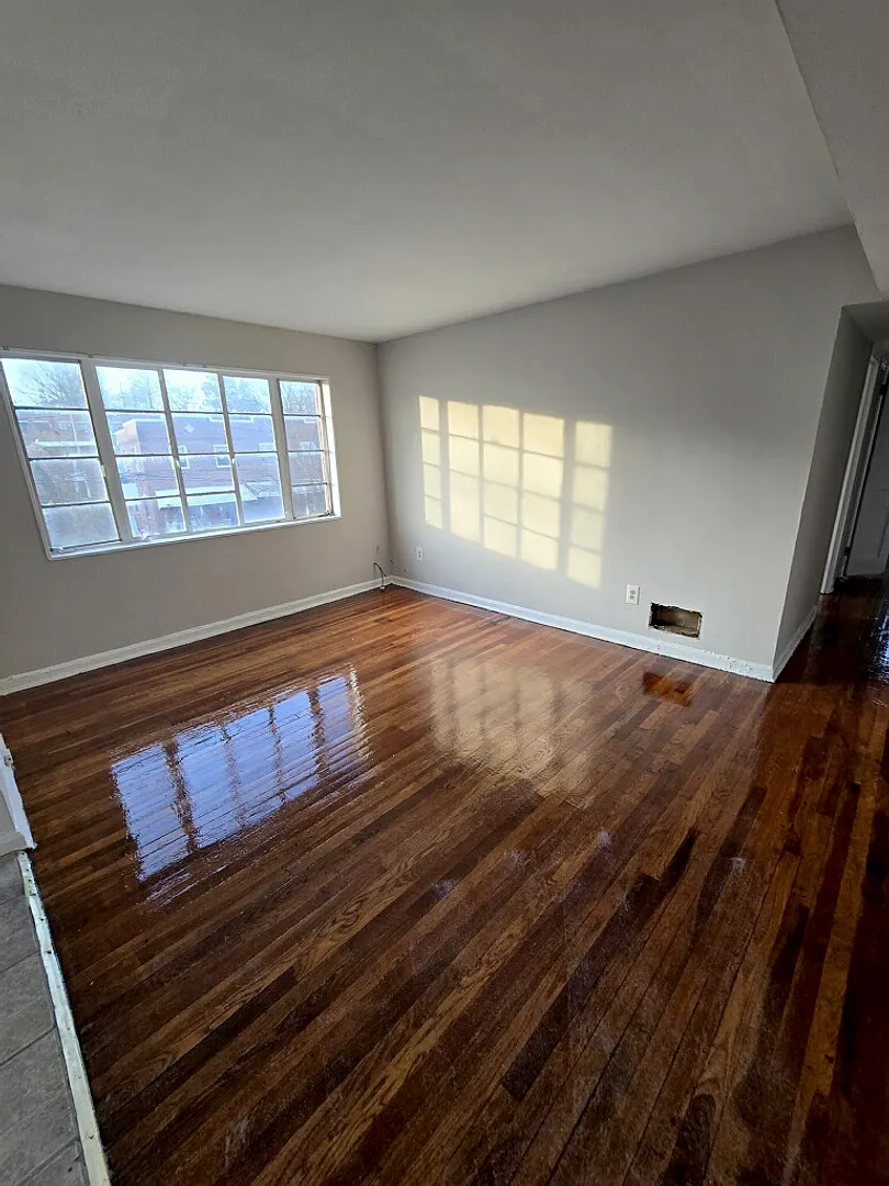 405 Division Ave Ne — Photo 2