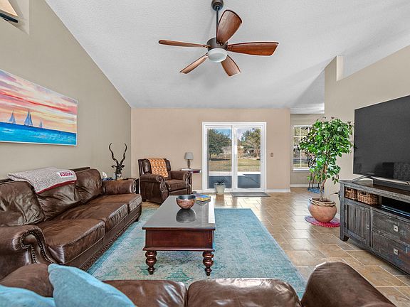 2nd image of 1886 Bay Oaks Cir