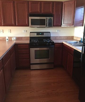 2nd image of 12527 Meadow Ln Unit 4