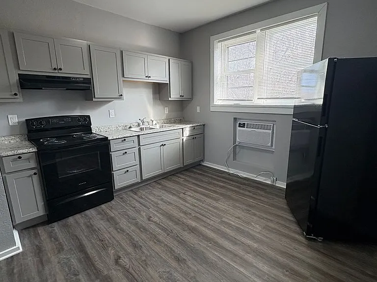 3954 S Grand Blvd — Photo 10