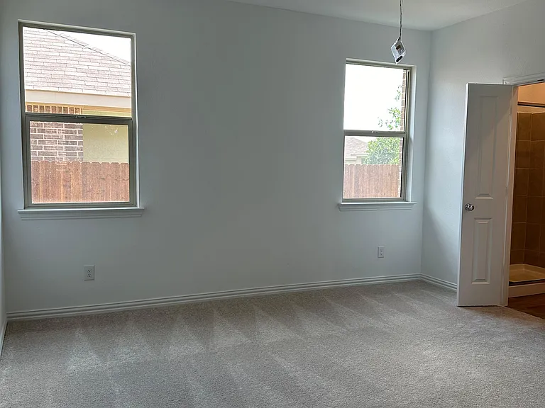 8505 Honeylocust St — Photo 6