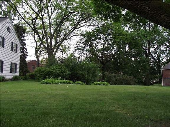 3rd image of 3155 Kylemore Rd