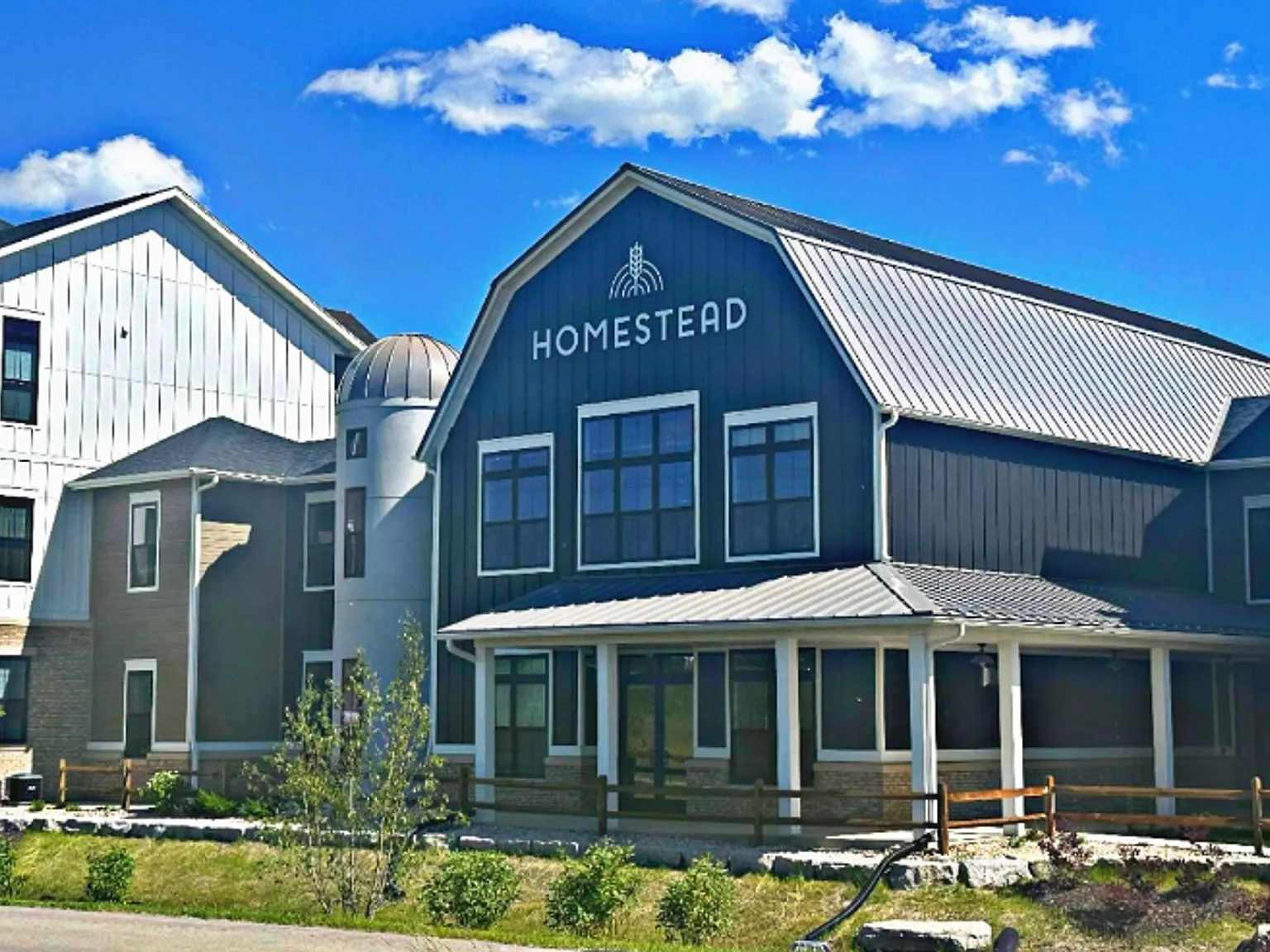 Homestead Luxury Apartments — Photo 3