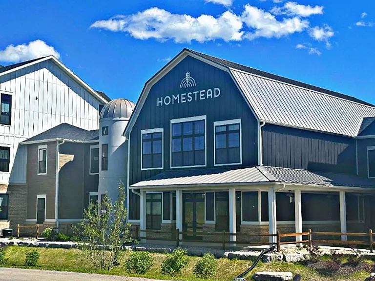 Homestead Luxury Apartments — Photo 3