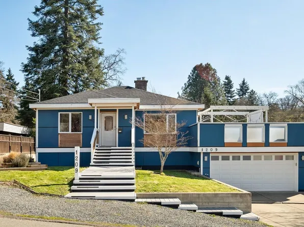 1209 Palmer Rd, Saanich, BC V8P 2H8