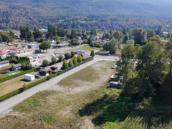 4th image of 42165 Yarrow Central Rd
