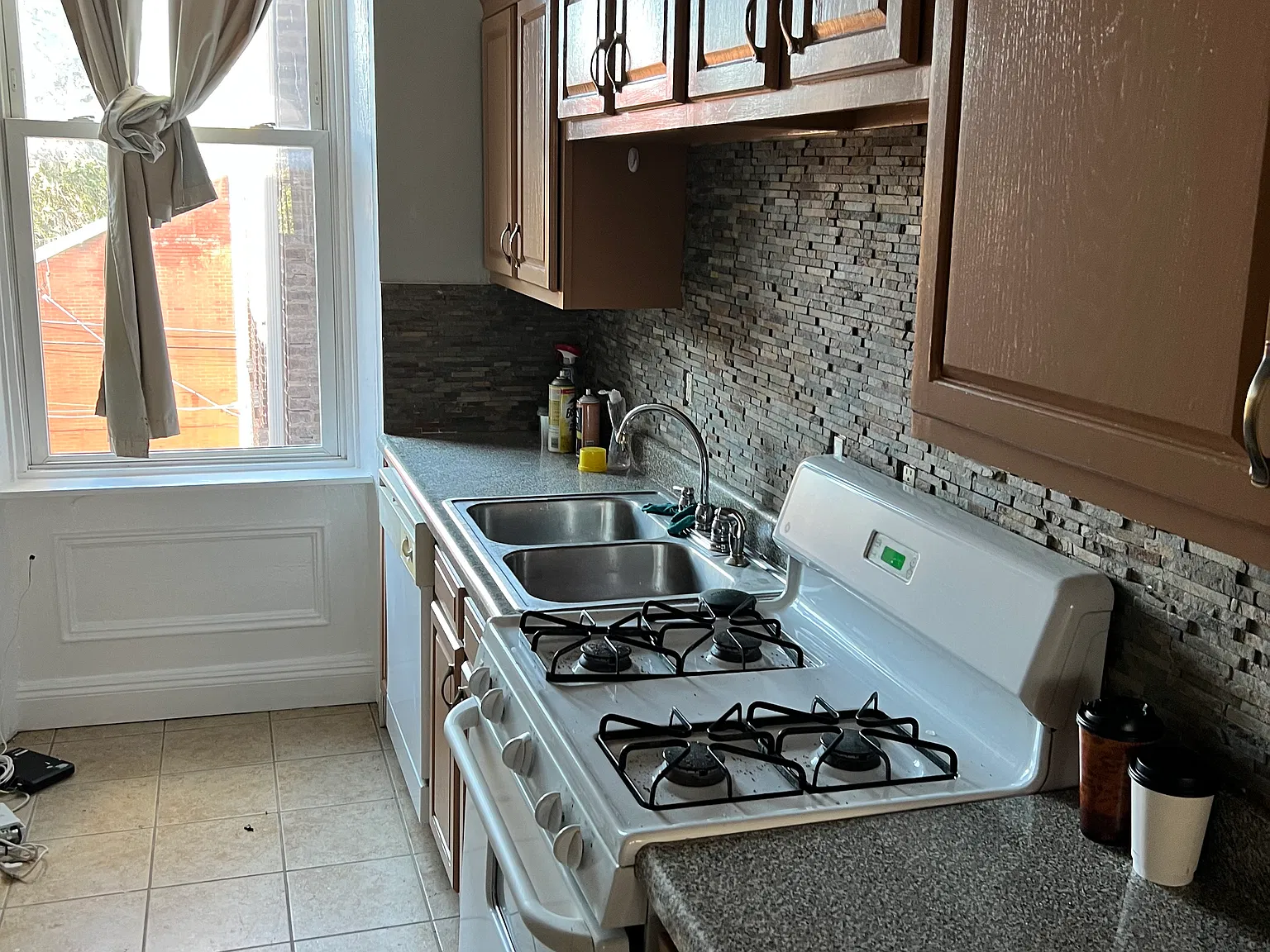 Studio, 700 sqft, $1,200 — Photo 4