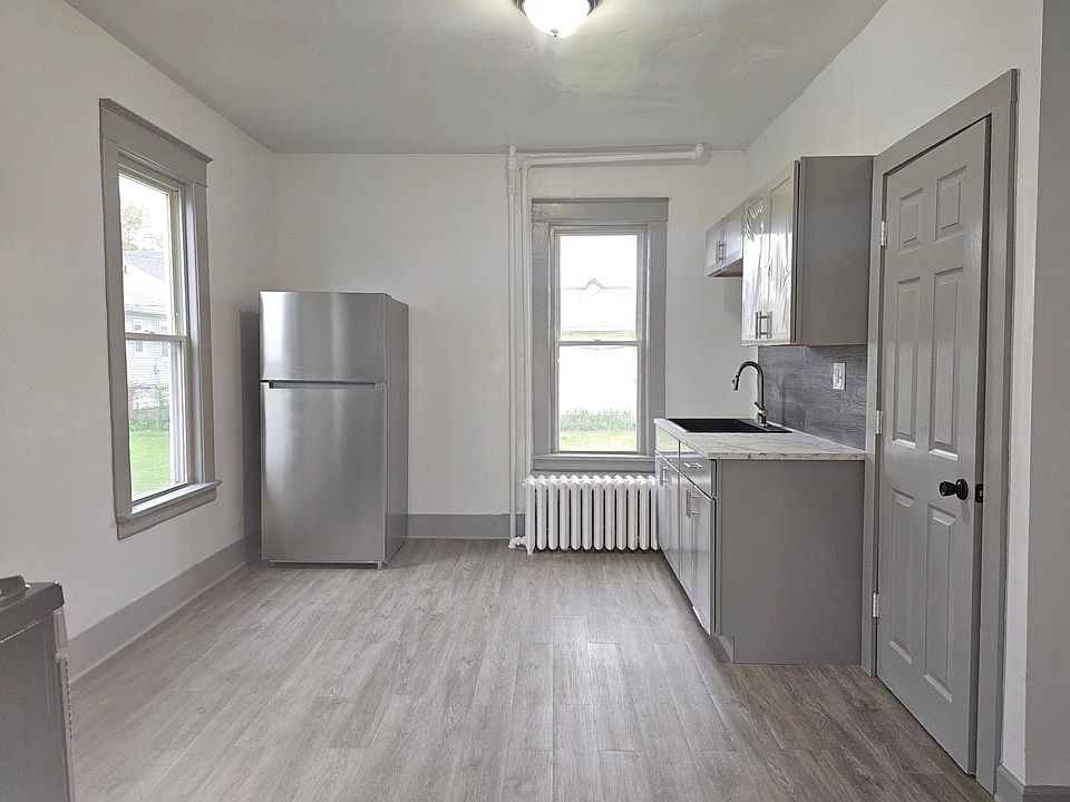 1st image of 3912 Sheridan Rd #1