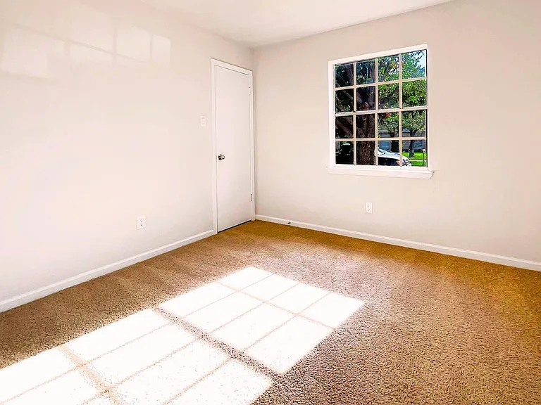 7422 Breccia Dr — Photo 12