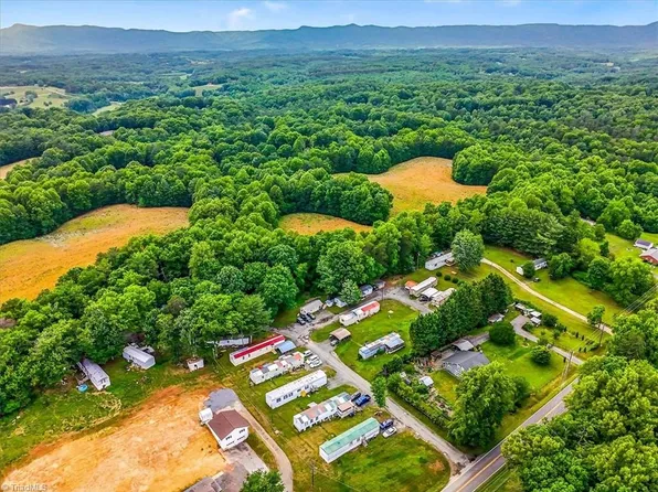 109 Sheets Park Ln, Mount Airy, NC 27030