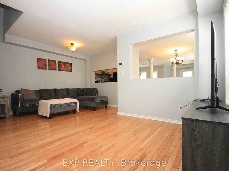 1318 Mowat Ln — Photo 4