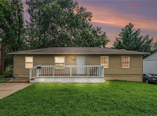 18919 E Arrowhead Dr, Independence, MO 64056