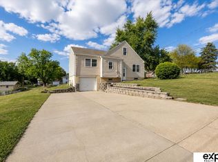 4702 N 52nd St, Omaha, NE 68104