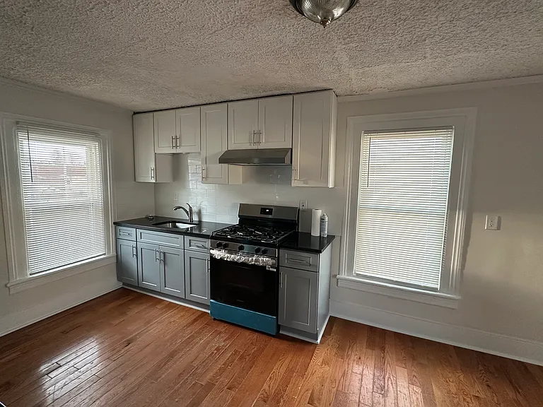 164 Hanover St #2 — Photo 7
