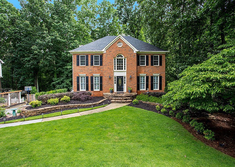 Brick/Fieldstone landscaping