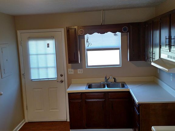 5th image of 186 Dosser Ln APT 2