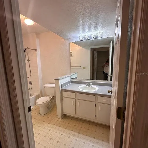 820 Camargo Way #207 — Photo 7