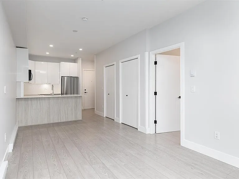 5486 199a St #10X — Photo 2