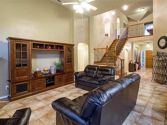 3rd image of 4809 Summer Oaks Ln