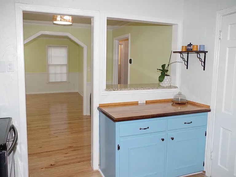 Breakfast bar area