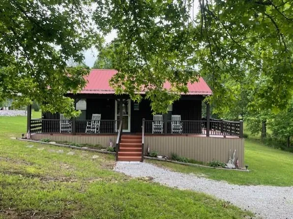 1015 Center Ln #1015, Byrdstown, TN 38549