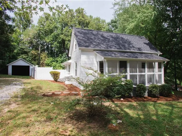 715 Edgewood Rd, Wilkesboro, NC 28697