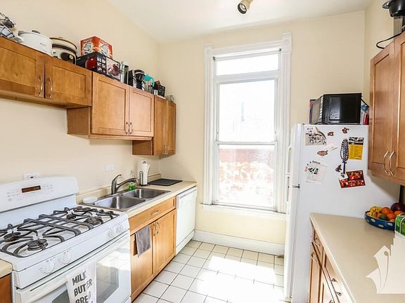 4th image of 3212 N Kenmore Ave #1A