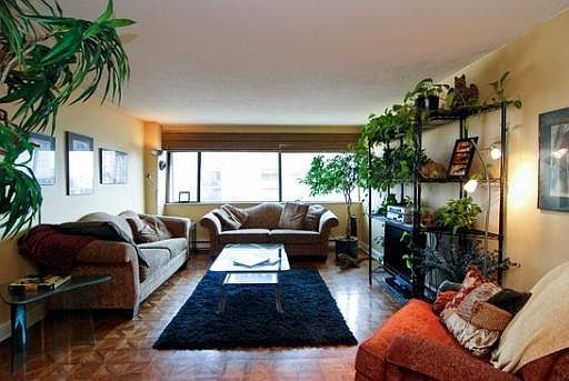 2nd image of 1415 N Dearborn Pkwy #25C
