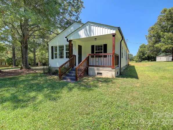 6130 Hopewell Rd, Hickory Grove, SC 29717