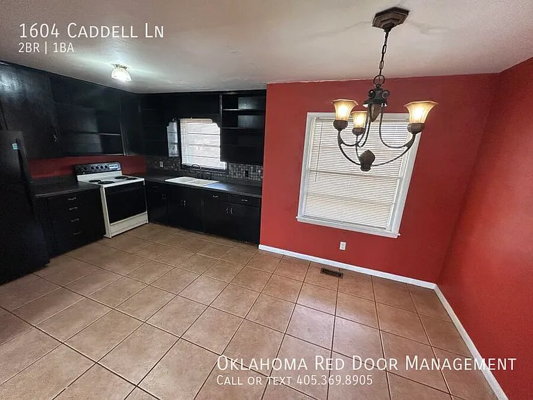 1604 Caddell Ln — Photo 4