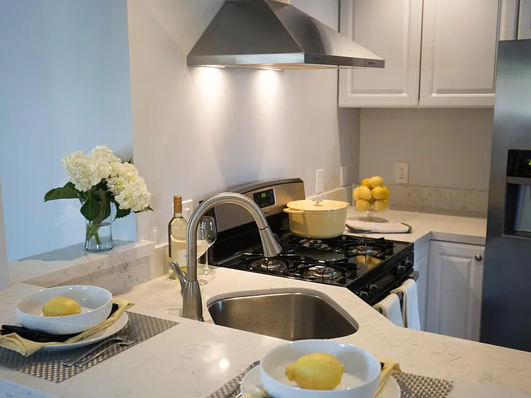 652 N Marengo Ave #102 — Photo 2